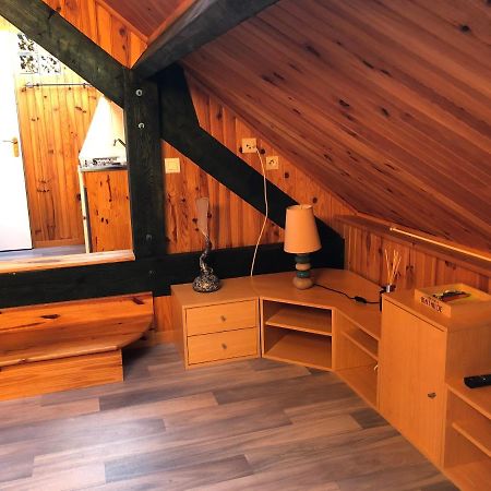 Appartement F1 Mansarde A 100M De La Plage, Proche De Arromanches Et Des Plages Du Debarquement Saint-Côme-de-Fresné Zewnętrze zdjęcie