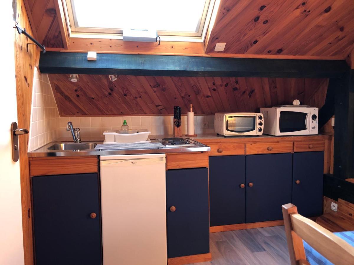 Appartement F1 Mansarde A 100M De La Plage, Proche De Arromanches Et Des Plages Du Debarquement Saint-Côme-de-Fresné Zewnętrze zdjęcie