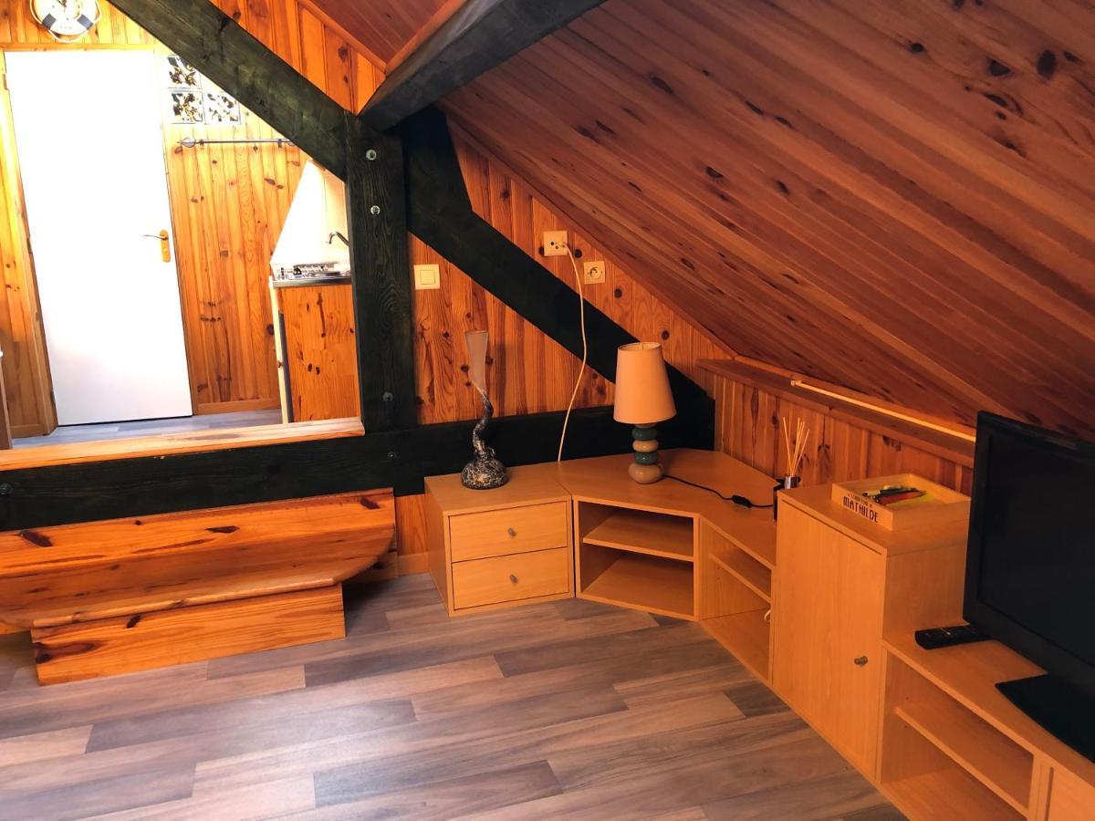 Appartement F1 Mansarde A 100M De La Plage, Proche De Arromanches Et Des Plages Du Debarquement Saint-Côme-de-Fresné Zewnętrze zdjęcie
