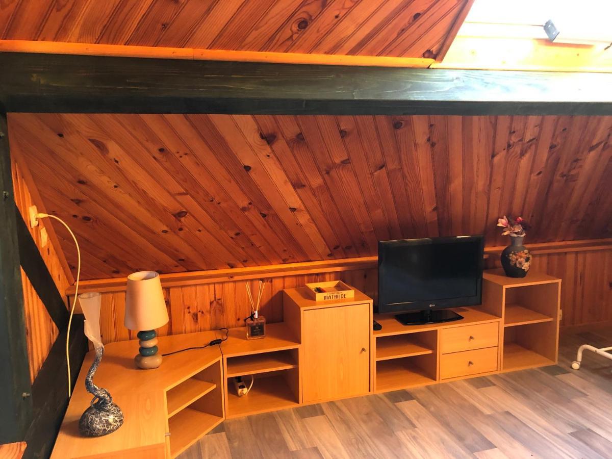Appartement F1 Mansarde A 100M De La Plage, Proche De Arromanches Et Des Plages Du Debarquement Saint-Côme-de-Fresné Zewnętrze zdjęcie