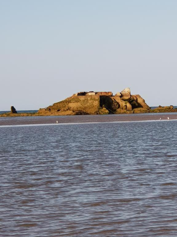 Appartement F1 Mansarde A 100M De La Plage, Proche De Arromanches Et Des Plages Du Debarquement Saint-Côme-de-Fresné Zewnętrze zdjęcie
